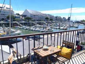 Détente et vue sur le port au Pouliguen